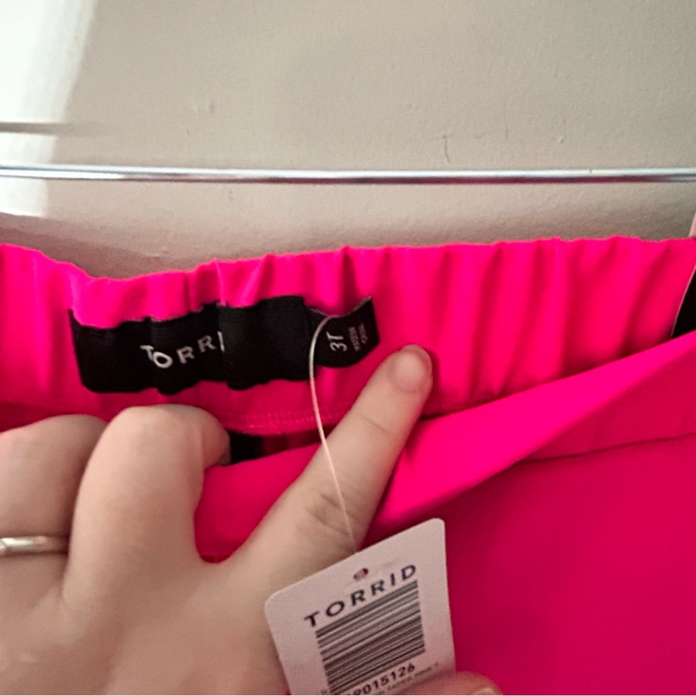 Torrid size 3T Vibrant Pink dressy Women's neon office fun w/ pockets pants NWT - Picture 4 of 7
